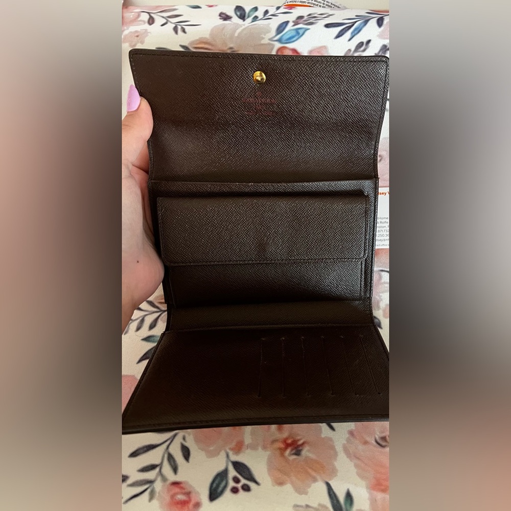 SOLD Louis Vuitton trifold wallet - Picture 2 of 9
